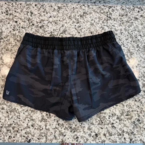 Vuori Women’s Clementine 2.0 Shorts Small - Picture 5 of 9